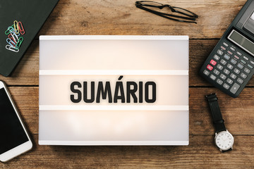 Sumario, Portuguese text for Summary in vintage style light box on office deskt op