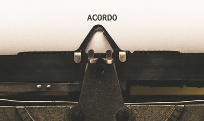 Acordo, Portuguese text for Agreement on vintage type writer from 1920s