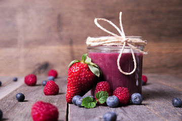 Smoothie aus Beeren