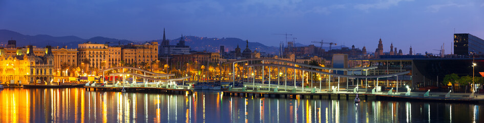 Fototapeta na wymiar Panorama of Port Vell at Barcelona in dawn