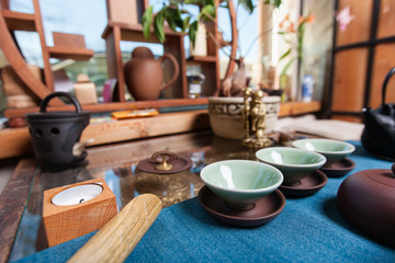 Obraz na płótnie Canvas Teacups in tea store