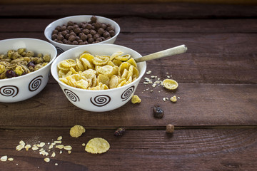 Bowls of various cereals breakfast on wooden table