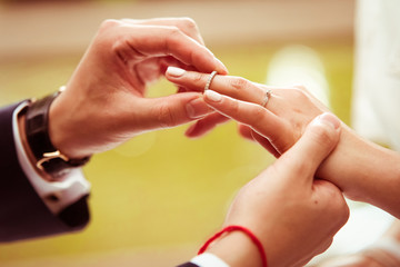 Bague au doigt mariée 