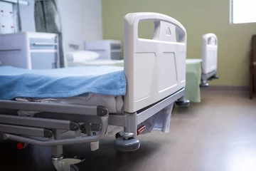 Fotobehang Empty beds in ward at hospital © WavebreakMediaMicro