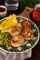 Chicken cutlets with green peas and pepper