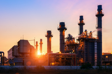 Fototapeta na wymiar power plant in the petrochemical plant at twilight sky