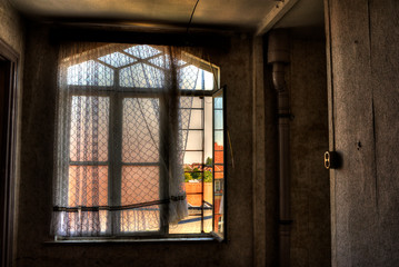 Fototapeta na wymiar Fenster zum Hof