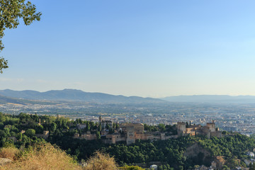 Obraz premium Miasto Granada z widokiem na Alhambrę