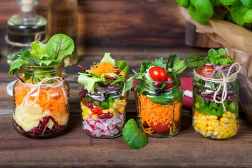 Fotobehang Salade in een glas - Shaking Salad - Trend Essen - Fasting &amp  Diet © Lumixera