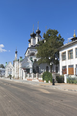 Obraz premium Street Naberezhnaya and Cathedral Prokopy Ustyugsky in Veliky Ustyug, Vologda Region, Russia