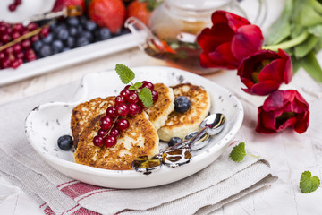 Cottage cheese pancakes with berries