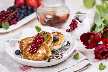 Cottage cheese pancakes with berries