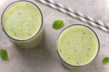 Kiwi mint smoothie 
