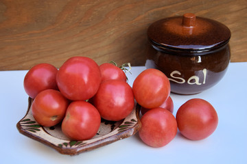 Tomates del huerto.
Recolecta de pimientos y tomates pequeños del huerto particular.
