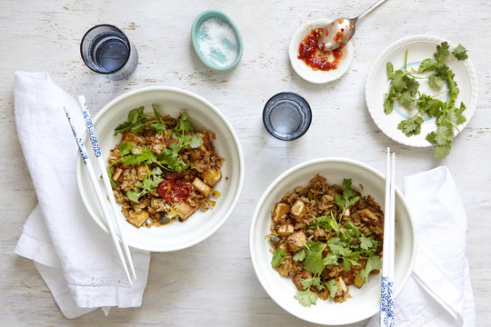 Tofu and zucchini fried rice with sambal in two bowls.