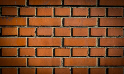 Rot / Orange Backsteinmauer mit vielen unterschiedlich grossen Steinen