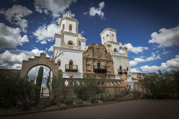 Fototapeta na wymiar Historic Mission San Xavier del Bac