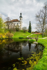 Obraz premium Kirche St Johannes in Breitbrunn am Chiemsee, Oberbayern in Deutschland