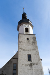 Fototapeta na wymiar Kirche / Kirche mit Kirchturm und blauer Himmel