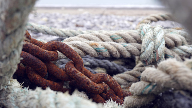 Fisherman ropes and rusty chains by the ocean (Étretat)