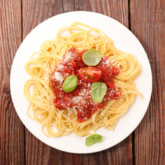 spaghetti with tomato sauce and basil