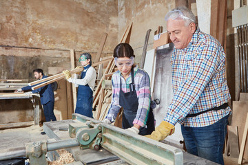 Meister und Frau als Lehrling