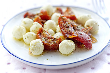 Sun dried tomatoes and mozzarella balls salad