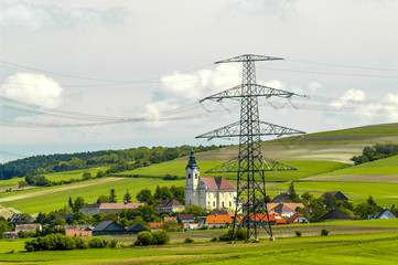 Hochspannungsmast vor Ortschaft, Landschaftsverunstaltung, Öste