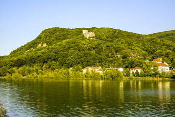 Donaualtarm bei Greifenstein mit Burgruine, Österreich, Nieder?