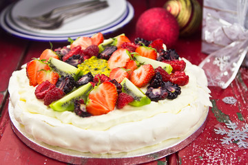 Christmas Pavlova with fruits 