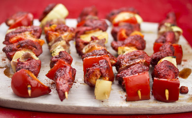 Tandori chicken skewers with onions and red peppers