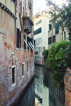 Traditionelle Alte Gebäude Von Wasserkanal in Venedig