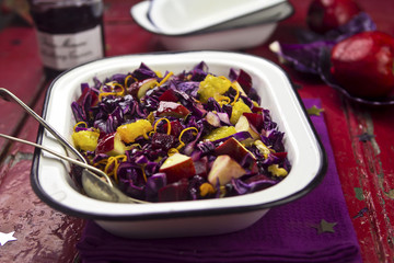 Red cabbage salad