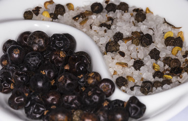 Sea salt mix with juniper berries and black pepper