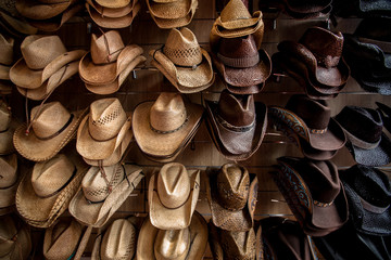Rack of straw cowboy hats - 140720676