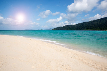 Fototapeta premium Beautiful beach with sky and tropical sea in Thailand