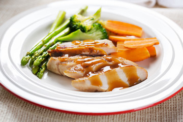 grilled chicken with vegetable and sauce