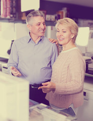 Obraz premium Mature family couple are happy to see appliances
