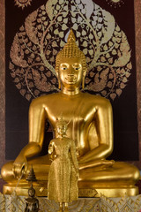 Fototapeta premium Ayutthaya, Thailand - March, 11, 2017 : Golden buddha statue in Wat cheing len temple Thailand.
