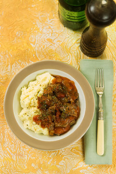 Braised Beef With Mashed Potatoes