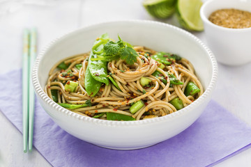 Sesame spaghetti with pea and scallions
