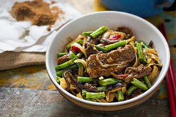 Wok fried beef & mushroom noodles
