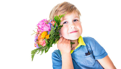 Junge mit Blumen