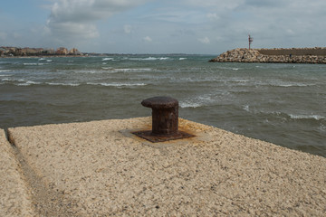 Molo del porto sul Mediterraneo