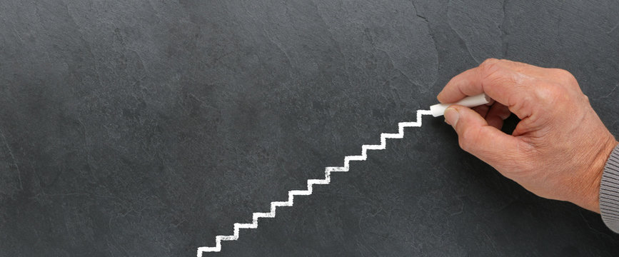 Escalier &agrave; la craie sur ardoise