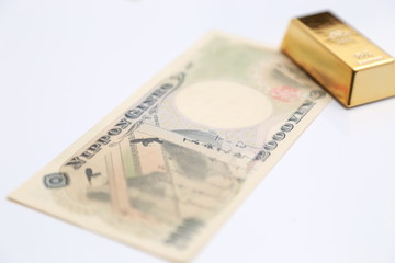 japanese money and gold bullion