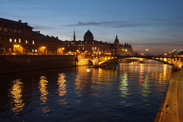 Fototapeta na wymiar Paris la nuit
