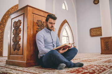 Fototapeta premium Muslim reading honorable Koran