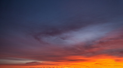 Obraz premium Wolkenhimmel bei Sonnenuntergang