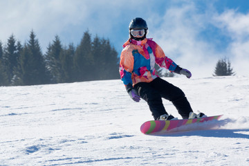 Fototapeta na wymiar teen girl on snowboard, sunny day
